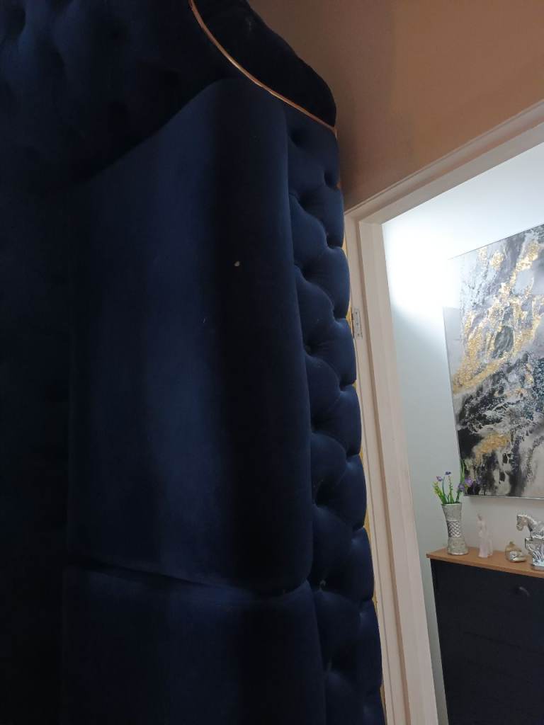 The grand very large sofa seats 5