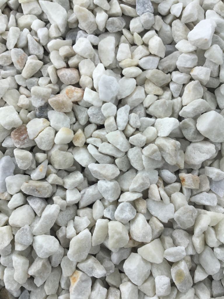 Bulk bags of 20 mm white Spanish marble garden and driveway chips/ gravel/ stones 