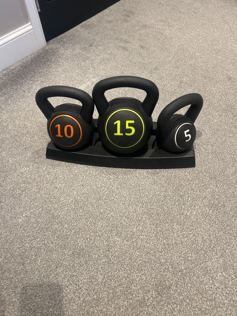 Set of 3 Kettlebells with Stand (5lbs, 10lbs 15lbs) – Good Condition