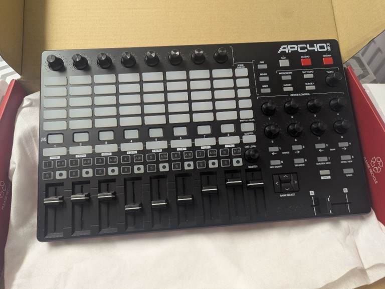Akai Professional APC40 MKII - USB MIDI Controller 