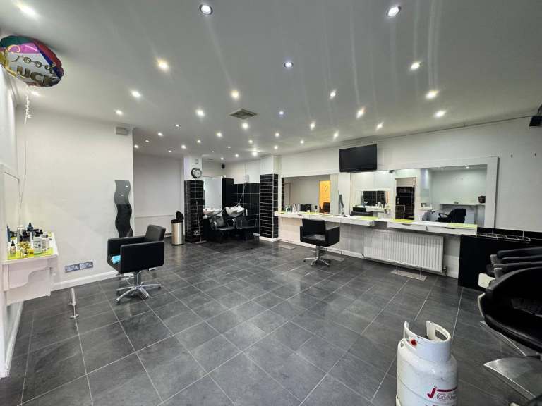 Commercial premises Hair Salon To Let on Cathcart Road G42 7BZ - Available Now