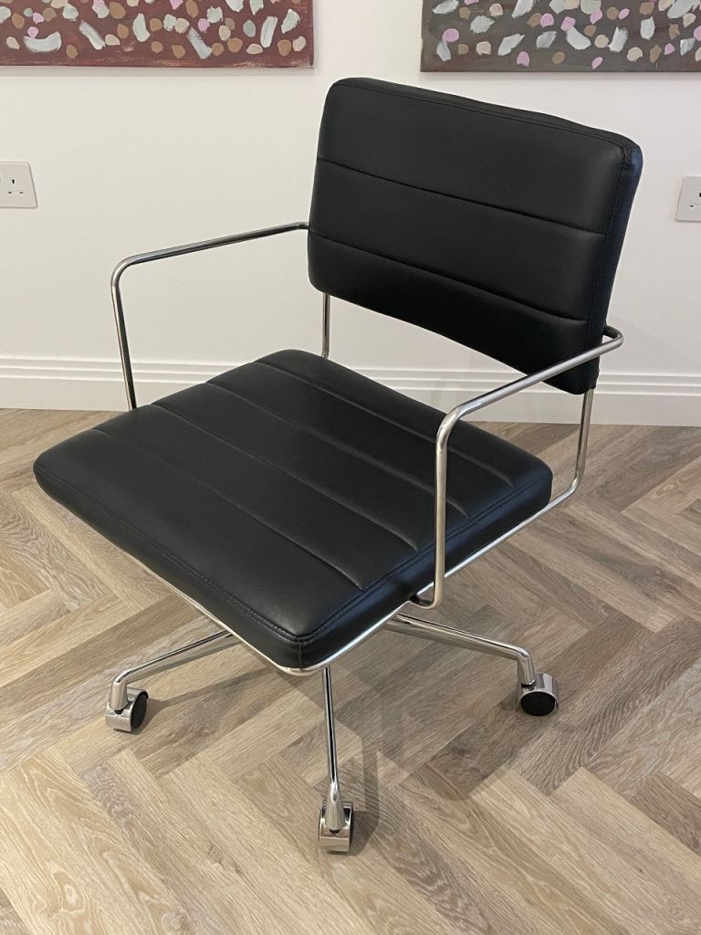 Black office chair