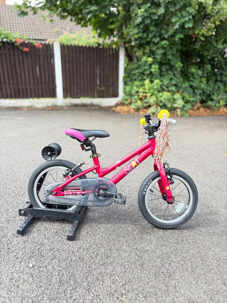 Carrera STAR child's bike. 14 inch wheels. Very good condition. Serviced. Fully working. Ready to go