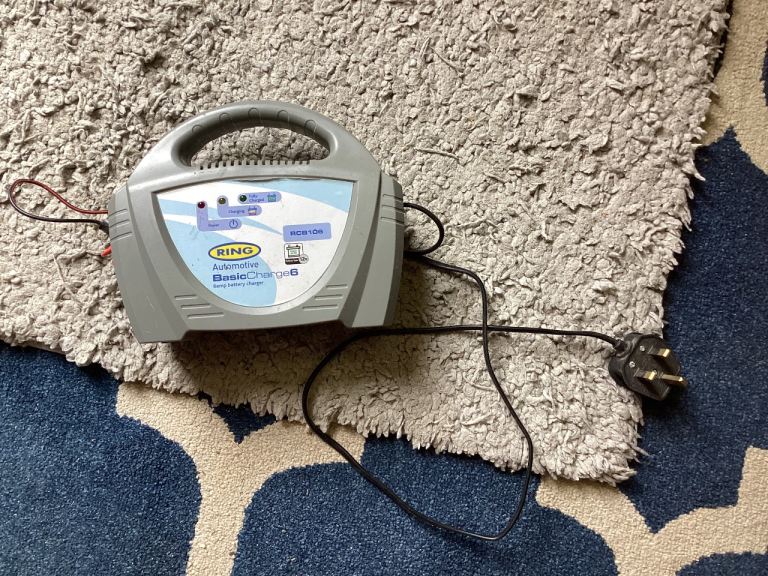 Battery charger 