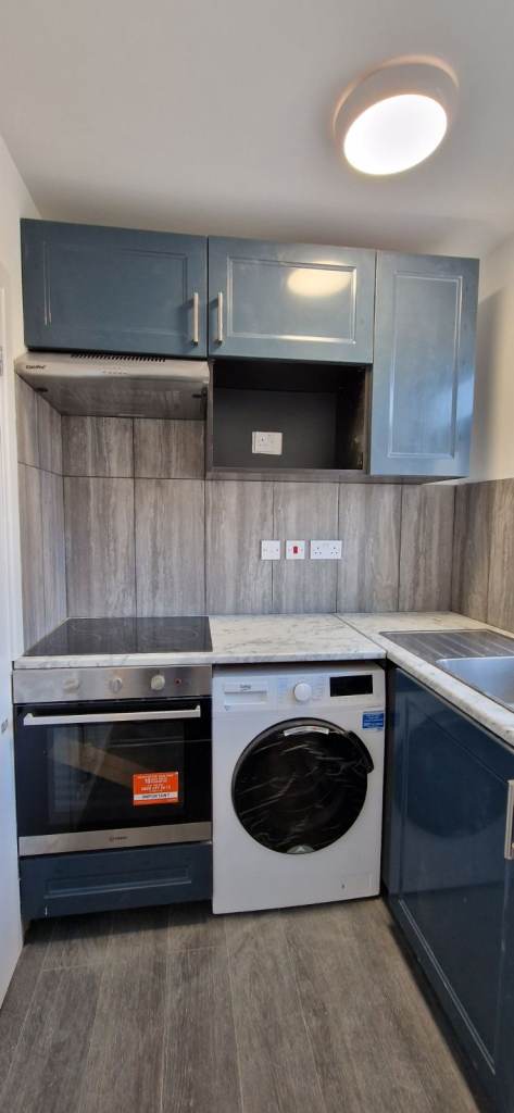 Amazing Studio flat. Separate kitchen&Shower rm.No sharing.£1250 all bills included
