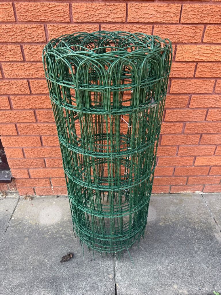 Green Garden Border Fencing – NEW , 10m Length