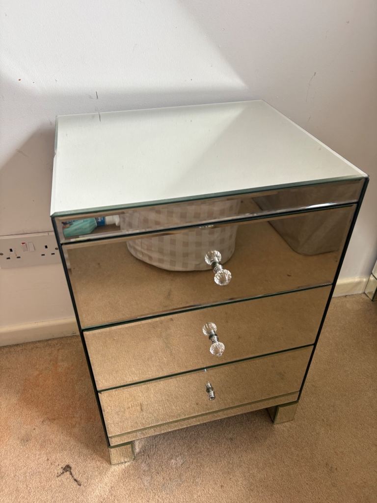 2 x Mirrored Bedside Table with Three Drawers and Crystal Knobs