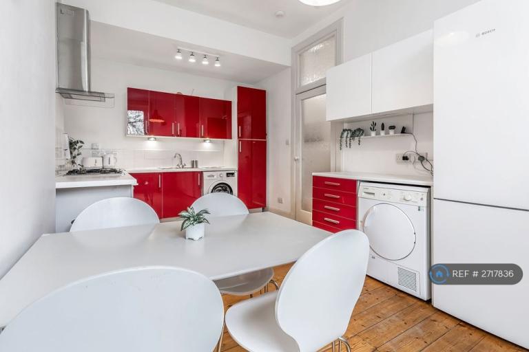 2 bedroom flat in Dalmeny Street, Edinburgh, EH6 (2 bed) (#2717836)