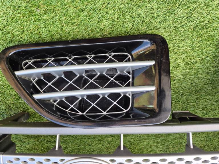 Range rover grill and side vents
