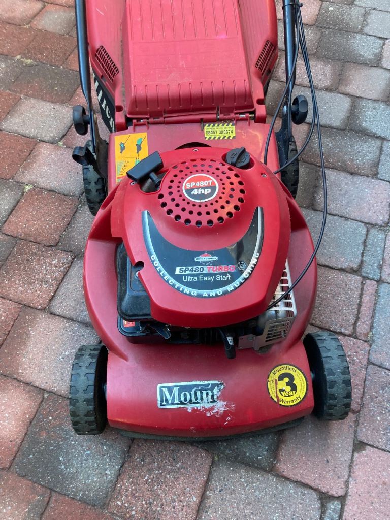 Self propelled lawnmower