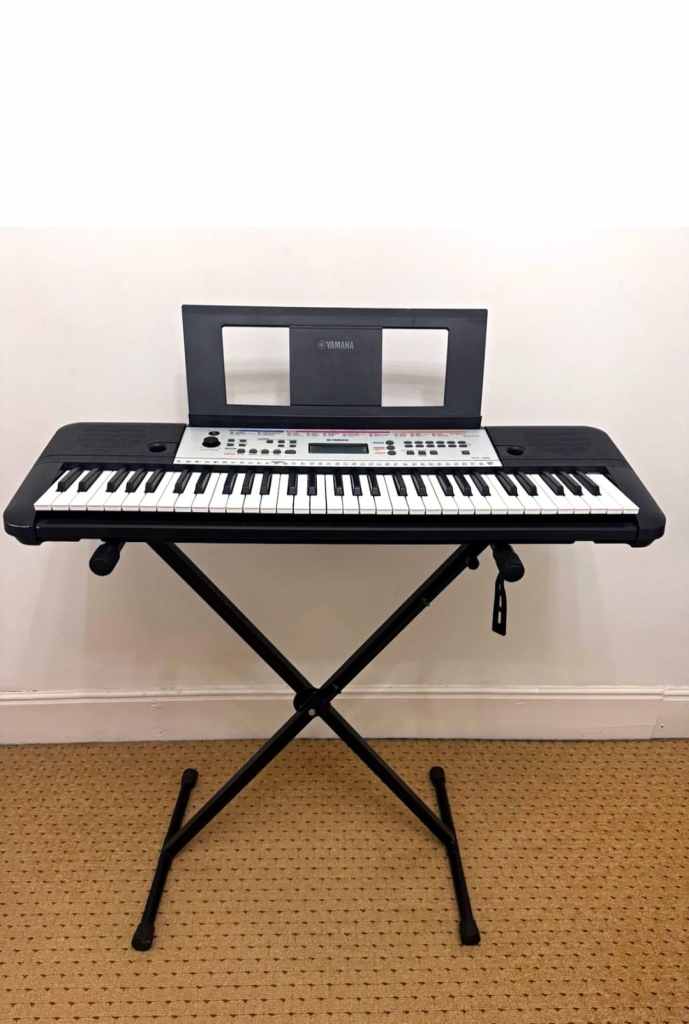 Yamaha YPT-260 Digital Keyboard. Lightly used, in very good condition.
