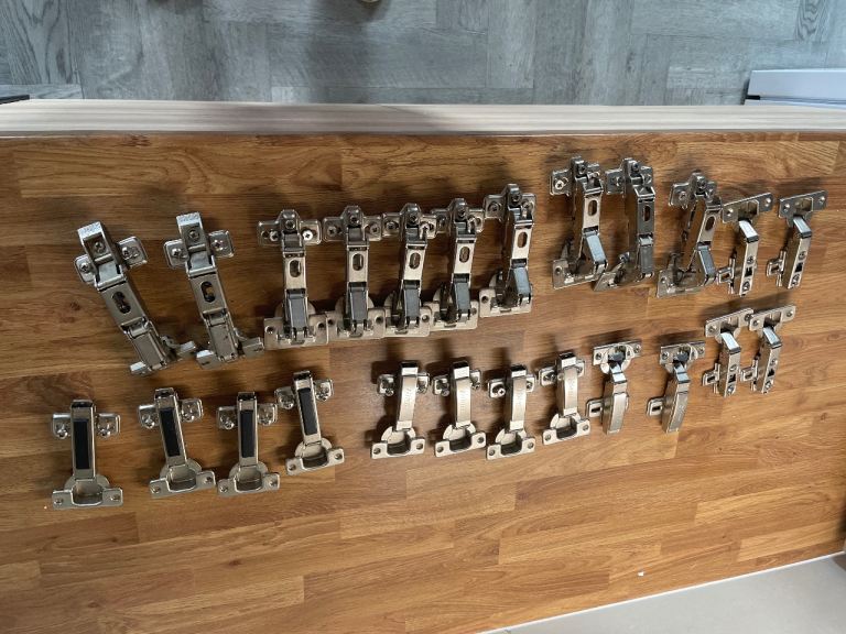 Kitchen cabinet hinges