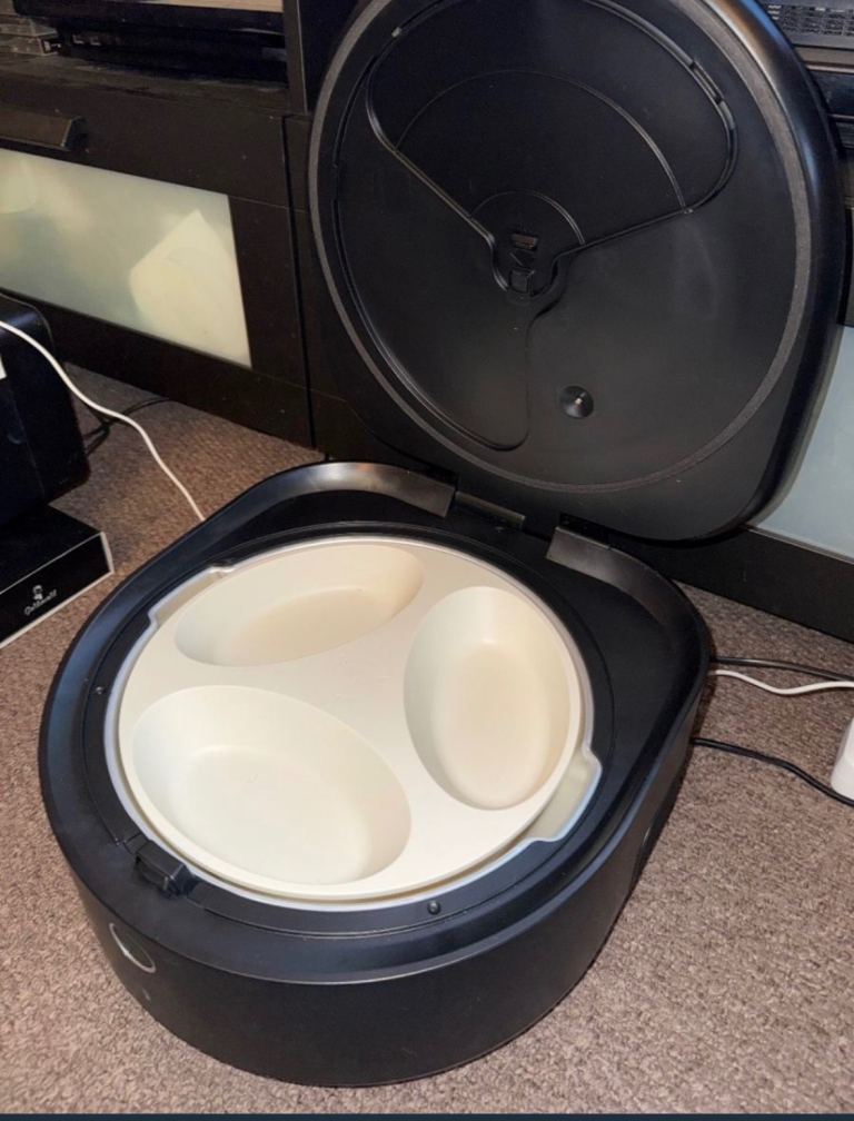 Smart pet feeder
