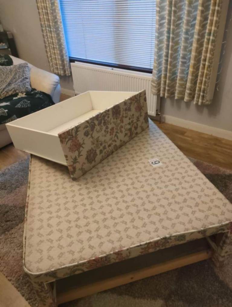 *FREE* DOUBLE DIVAN BED WITH 4 DRAWERS Freebies