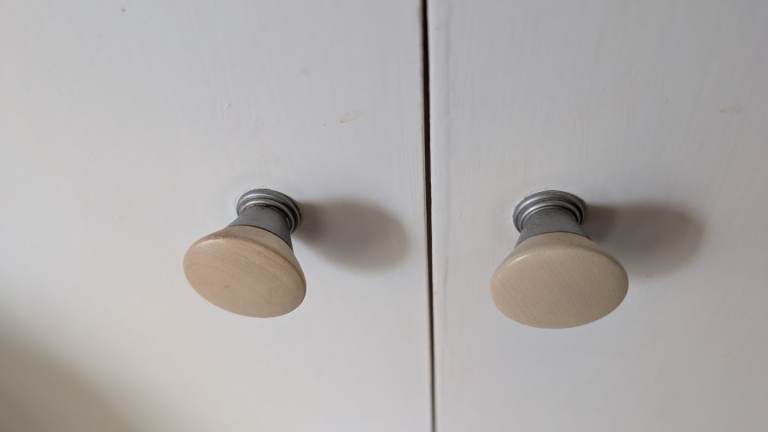 Small wood/silver cupboard door handles X 7