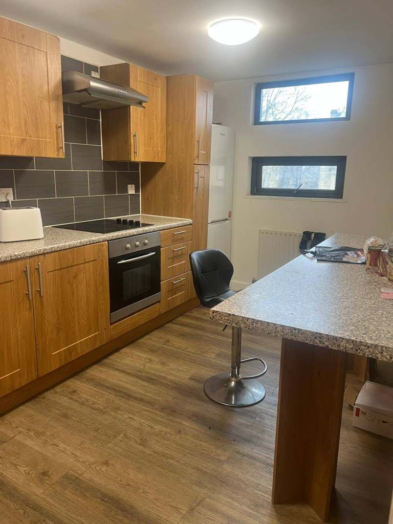 ROOMS TO RENT IN SHARED ACCOMMODATION - £200 DEPOSIT - CALL NOW TO BOOK