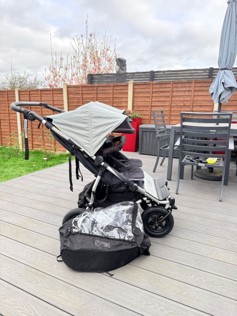 Mountain Buggy Duet V3.2 double pram