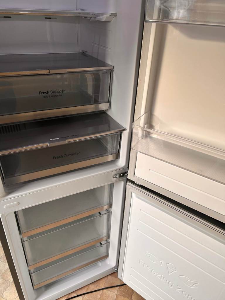 LG GBB72PZEFN 70/30 Tall Frost Free Fridge Freezer