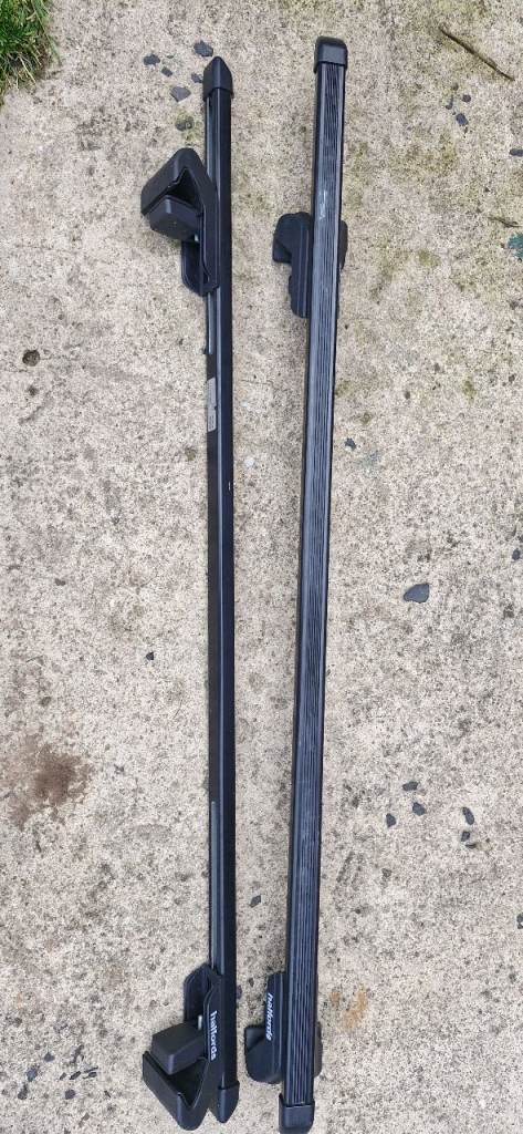 Halfords roof bars.