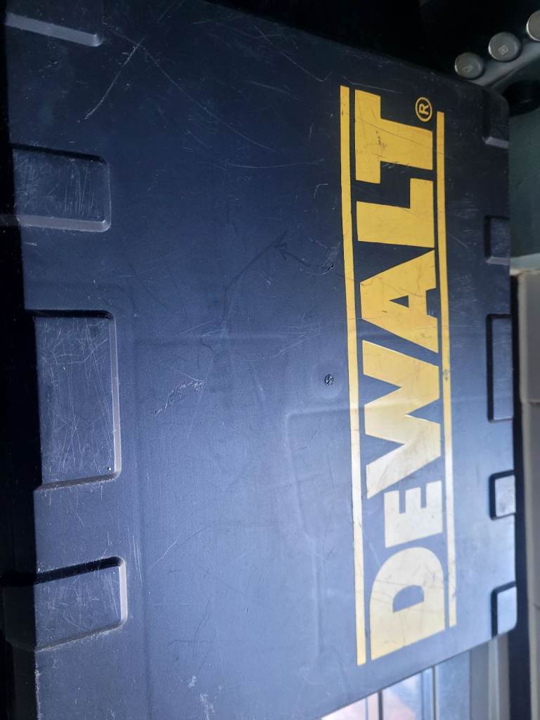 DEWALT DRILL SET