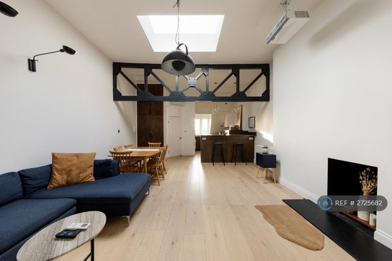 2 bedroom flat in North End Road, London, SW6 (2 bed) (#2725682)