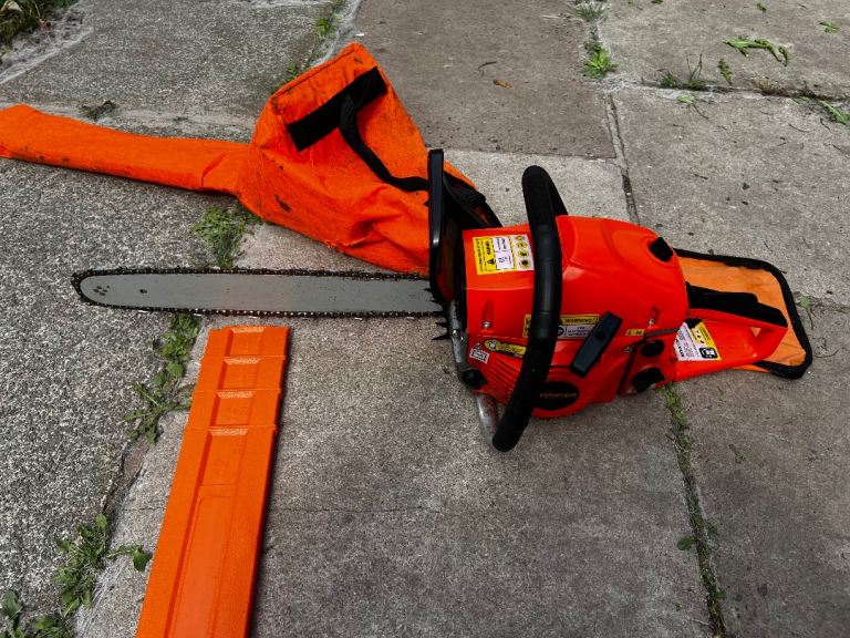 Sherpa Chainsaw with Bar Cover – Good Condition
