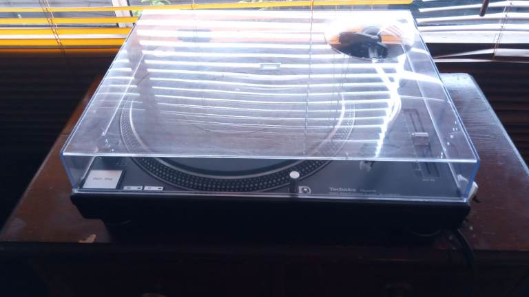 Technics 1210 record player 