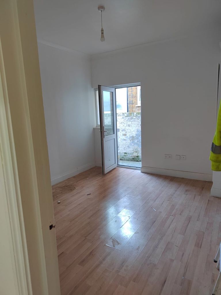 Large 2 Bedroom Ground Floor Flat In Margate Suits Professionals