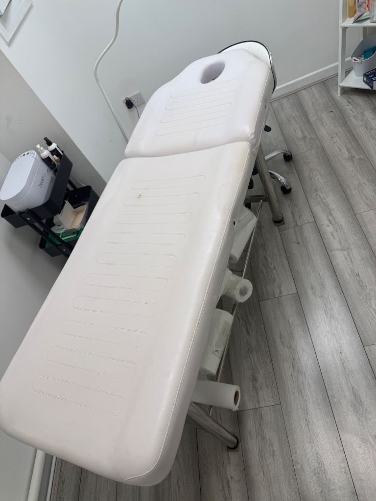 Free beauty couch 