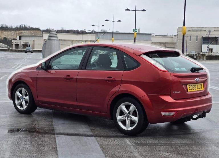 FORD FOCUS 1.6 PETROL MANUAL IN CLEAN CONDITION. LONG MOT. FULL SERVICE HISTORY