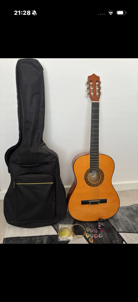 3 quarter left hand guitar 