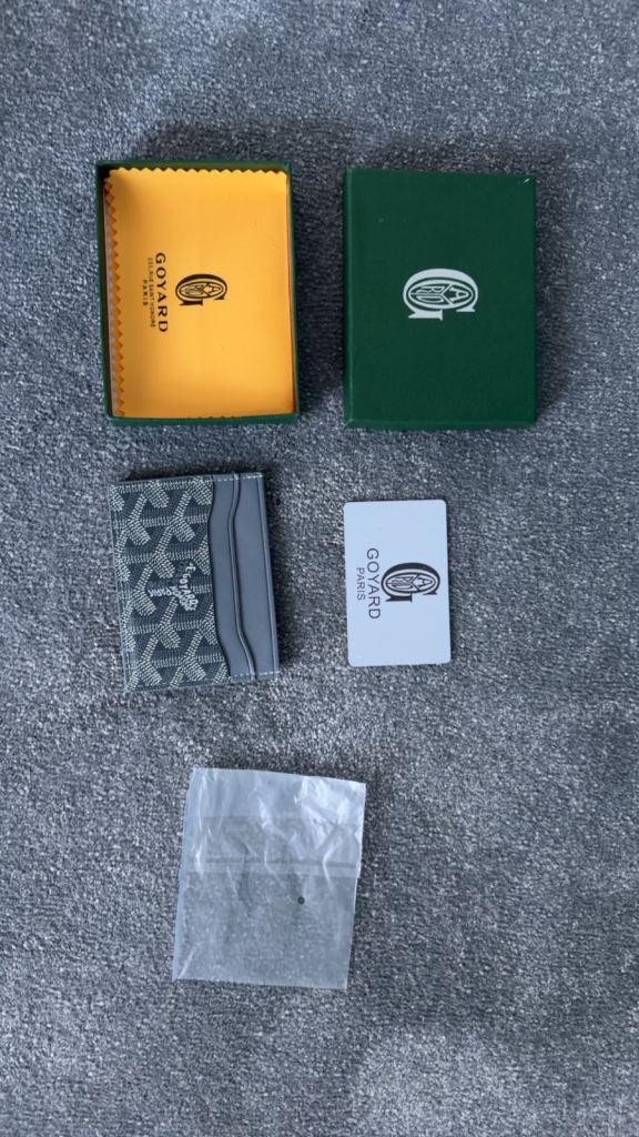 Men’s trendy cardholder