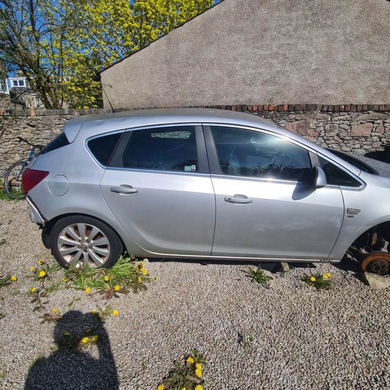 Astra 2012 16 petrol all available silver body parts 17 inch alloys runs 78500 miles free delivery