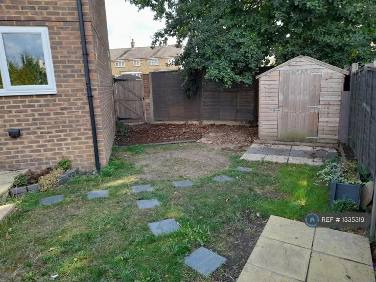 2 bedroom flat in Highland Road, Maidstone, ME15 (2 bed) (#1335319)