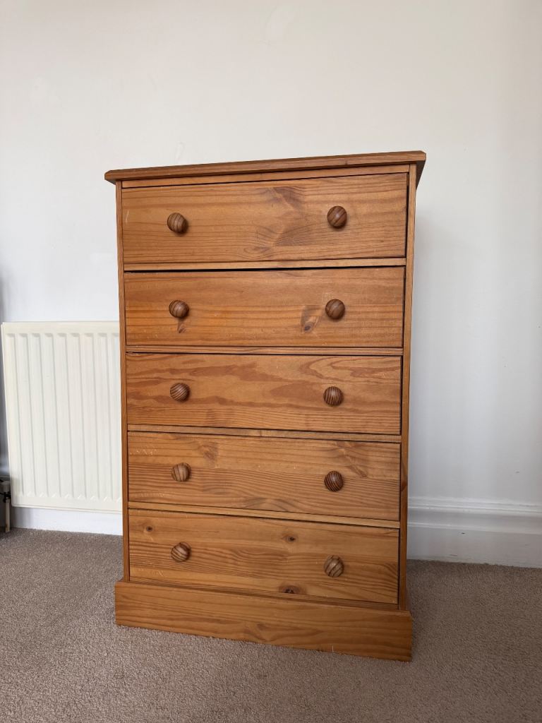 Pine chest of drawers 
