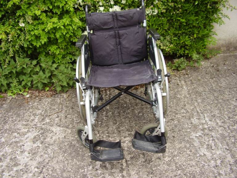 Self propelled wheelchair