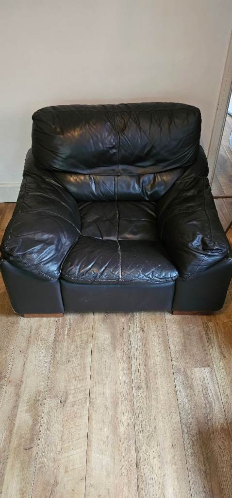 Free Leather Sofa and Armchairs 