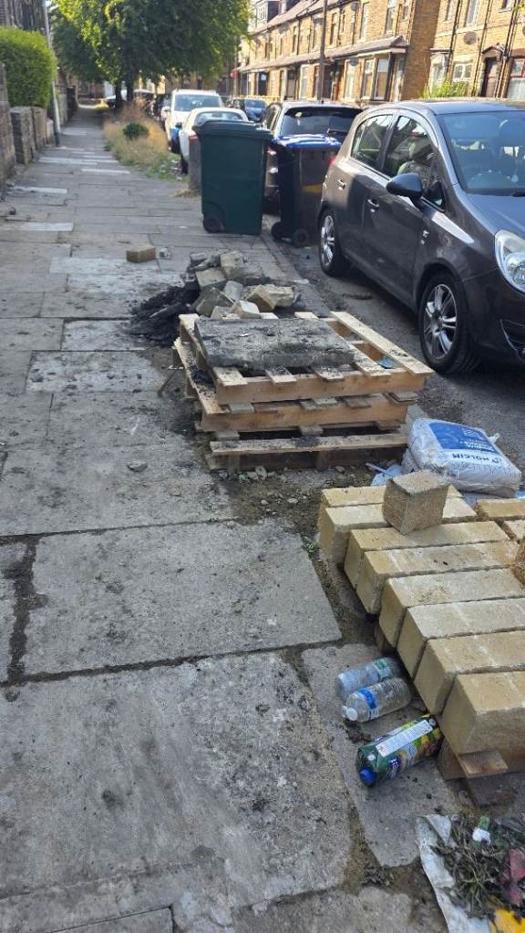 7 free pallets 