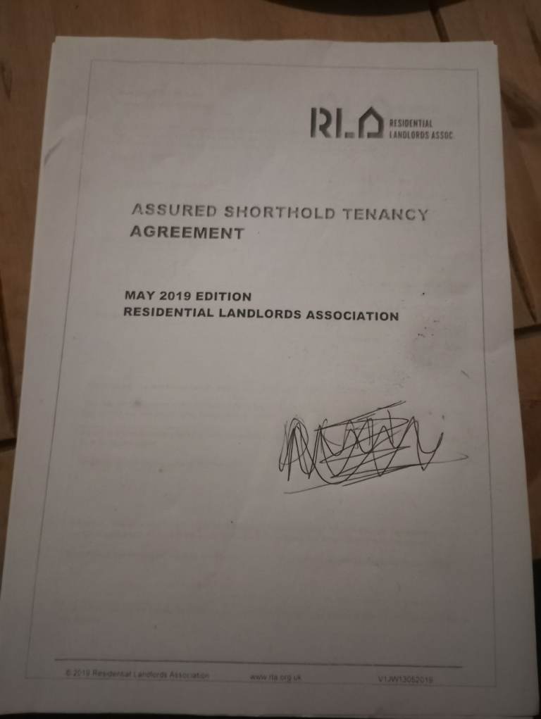 Cosy studio flat suit individual aged over 35 on benefits 