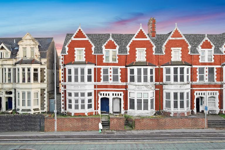 1 bedroom flat in 290 290 Newport Road, Cardiff, CF24 Book Online - The Rent Guru {810}