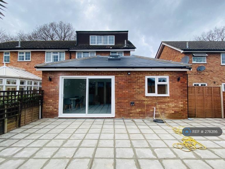 4 bedroom house in Southway, Guildford, GU2 (4 bed) (#2783116)
