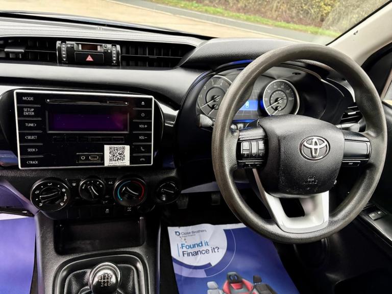 2018 Toyota Hilux Active Extra Cab Pick Up 2.4 D-4D 4x4***Front Winch***240v***Night Heater** PIC...