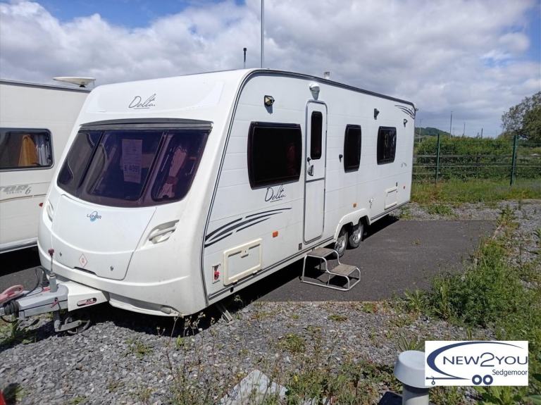 2009 Lunar Delta RS 4 Berth FIXED BED Caravan - STOCK J020