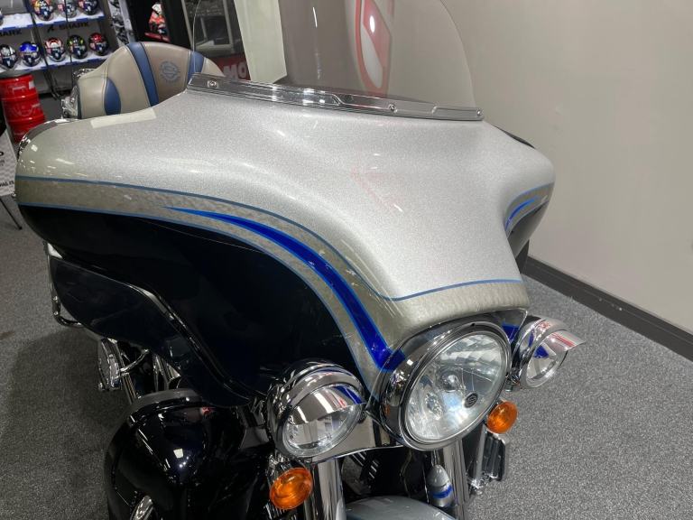 Harley-Davidson FLHTCUSE Electra Glide 1800, 2009