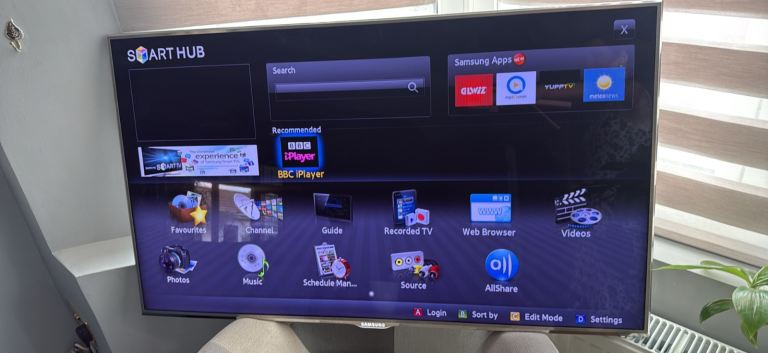 Samsung UE46D8000 46-inch Series 8 Smart 3D LED TV