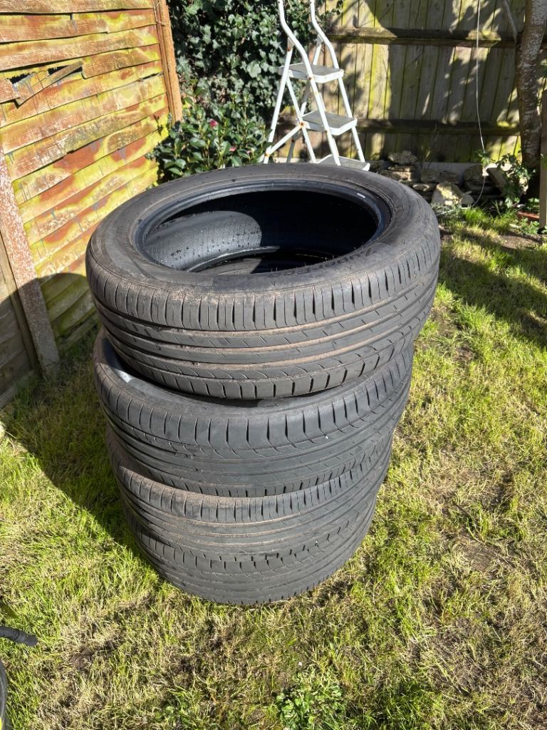 Set of 4 235/55/19 tyres 