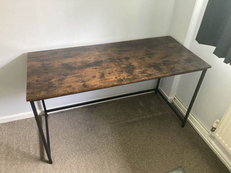 VASAGLE Computer Desk, Office Desk, 135 x 60 x 76 cm - NEW