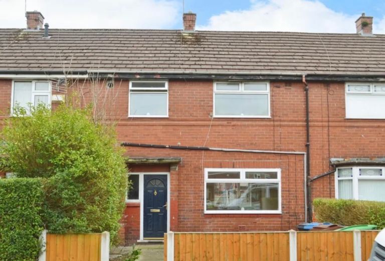 3 Bedroom House in Chadderton, Oldham
