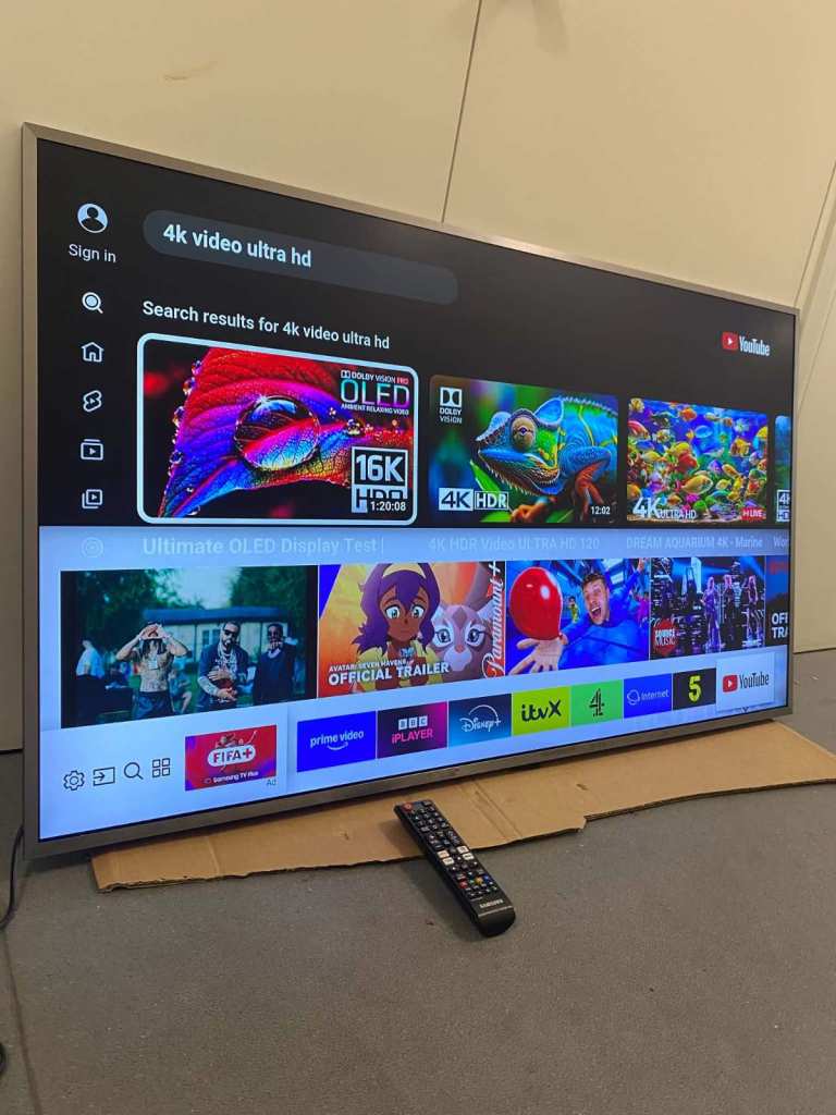 43"samsung 4K Ultra HD Smart TV with Remote - Good Condition