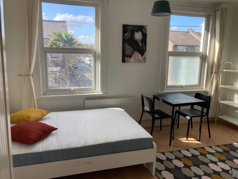 Spacious & Cosy Double room for rent SE10 0RW